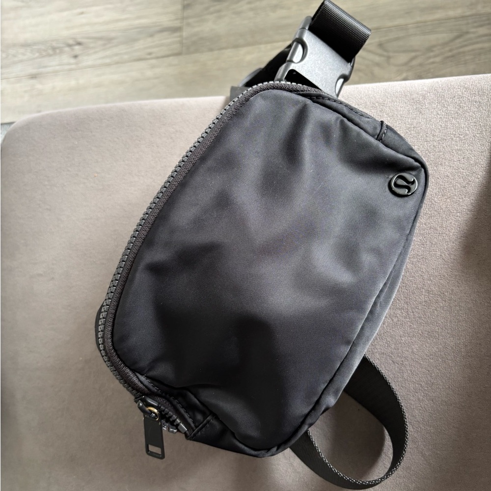 Black Lululemon Crossbody Bag